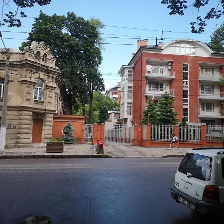 Квартира Возле Парка Шевченко